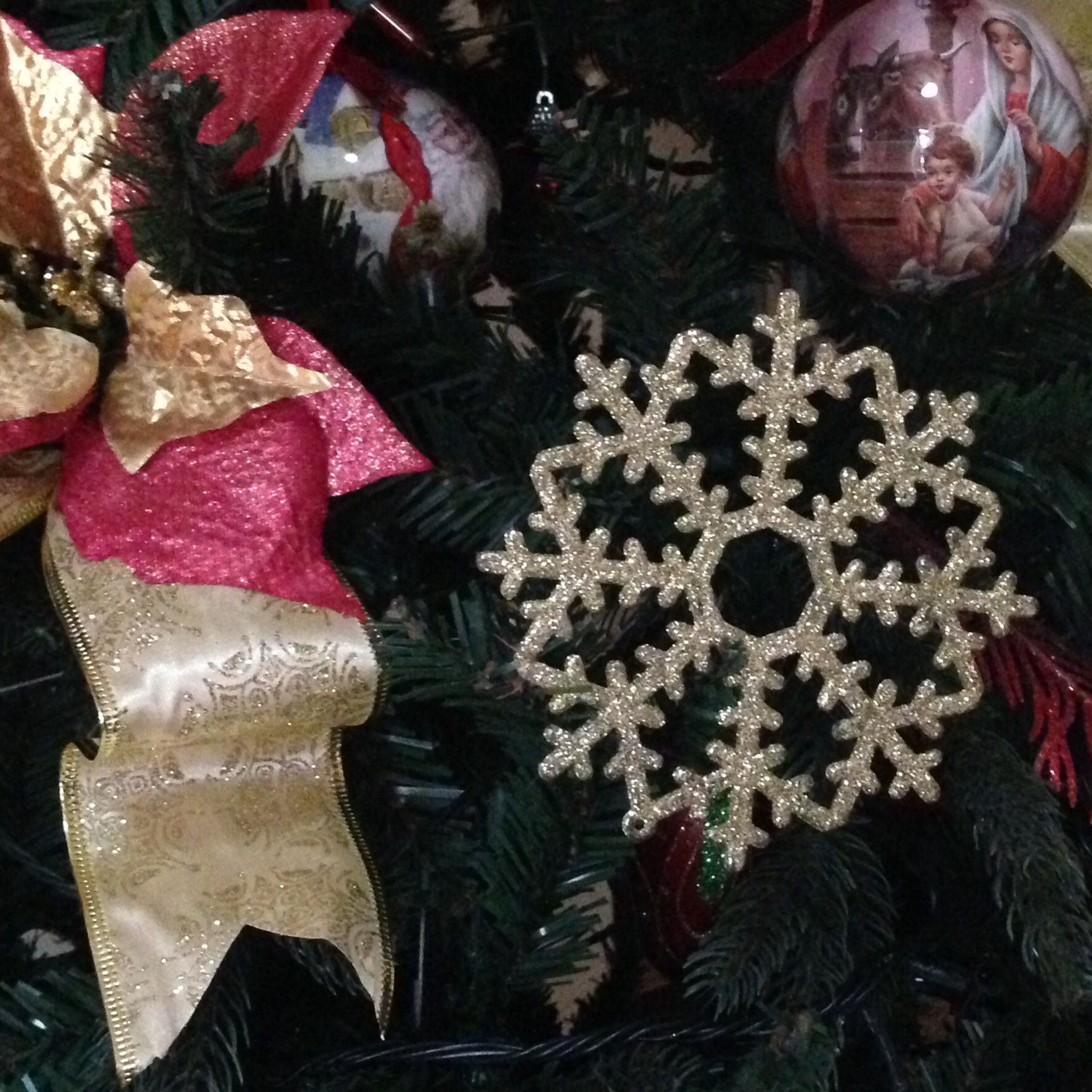 Got the snowflakes trinkets for Php5/piece only